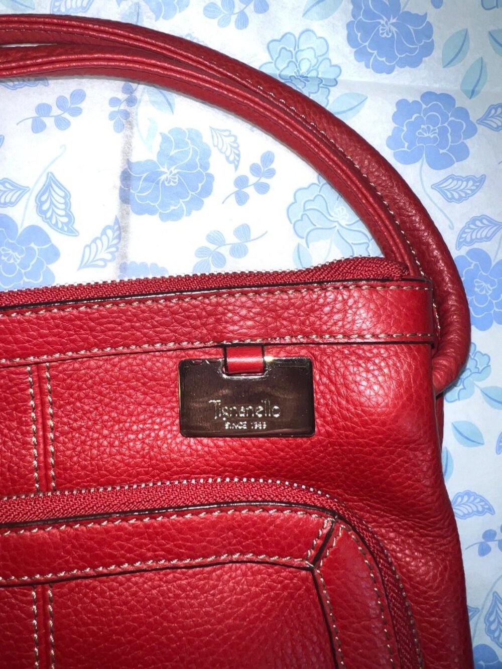 Tignanello Red Leather Crossbody Bag With Silver Hardware & Chain Print Lining - Picture 3 of 9
